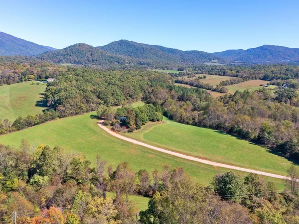 955 Jonesboro Rd, Roseland, VA 22967