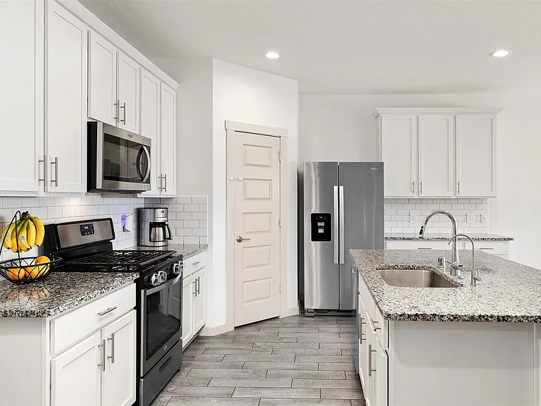 2421 Mar Vista Ln — Photo 8