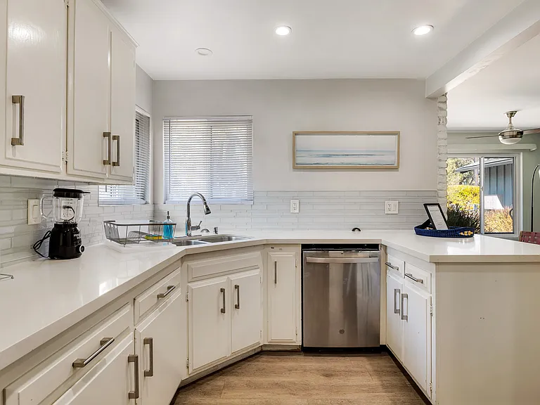 1880 Termino Ave #A — Photo 17