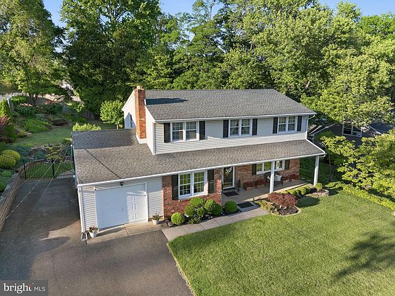 2nd image of 117 Belle Arbor Dr