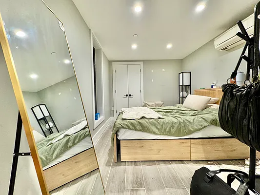 Rented by Outlive | media 10