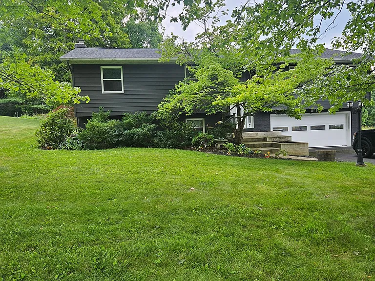 400 Spring Lea Dr — Photo 1