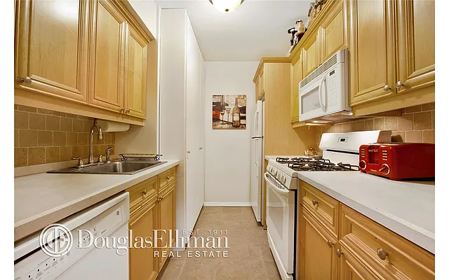 Sold by Douglas Elliman | media 19