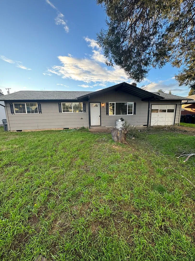 Great Single level Home — Photo 2