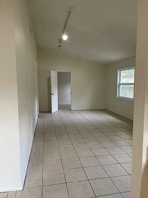 3 bed, 1079 sqft, $1,695 — Photo 3