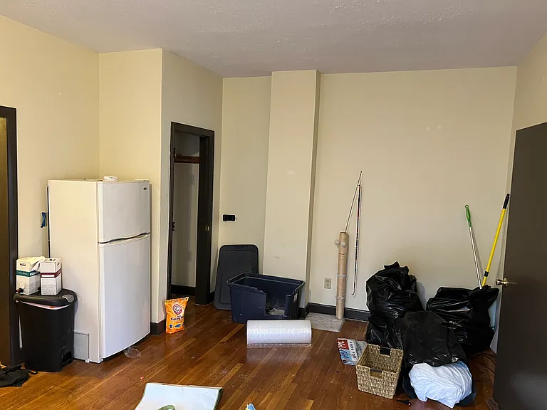 10 Hyde Park Ave Apartments — Photo 5