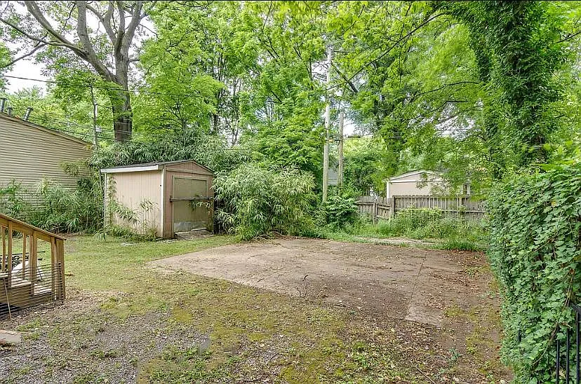 Building Photo - 2098 Court Ave #1