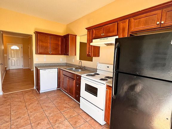 5th image of 302 Village Dr #302