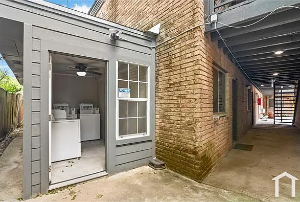 4811 Oakland St — Photo 36