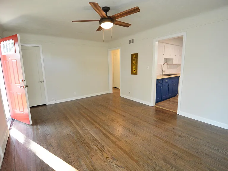 2335 Rowland Ave — Photo 6