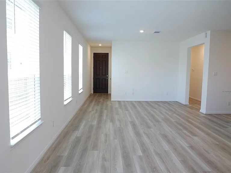 1419 Capitola Ln — Photo 6