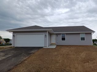 7286 Price Dr, Machesney Park, IL 61115