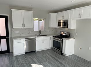 11019 Whitegate Ave, Sunland, CA 91040