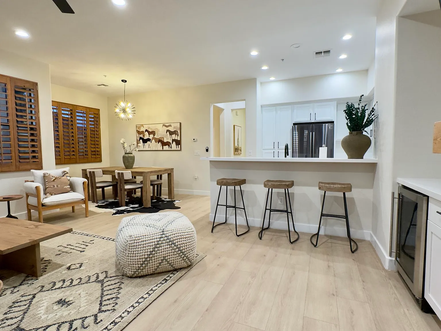 2 bed, 2.0 bath, 1356 sqft, $3,000 — Photo 4