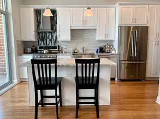 880 S Wells St #211, Chicago, IL 60607