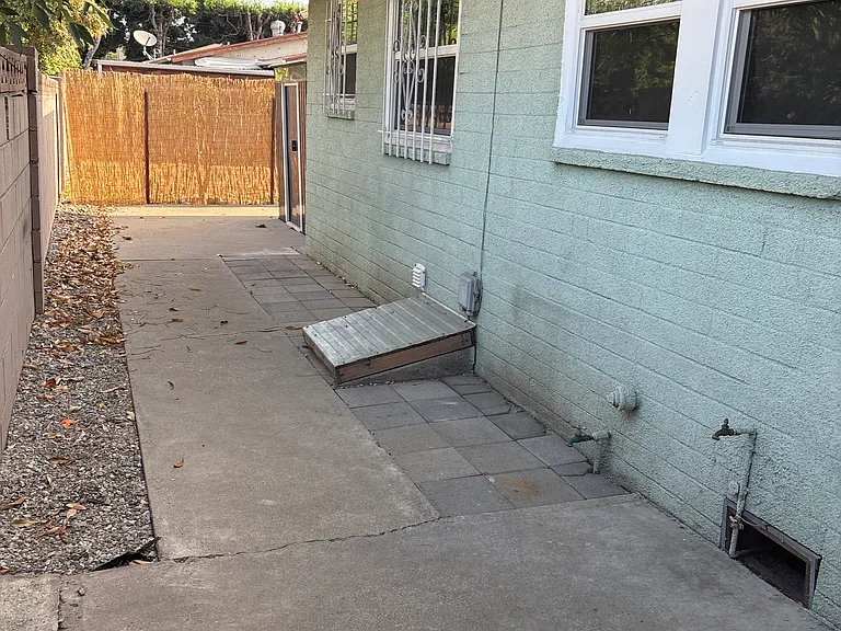 15821 Santa Fe St — Photo 23