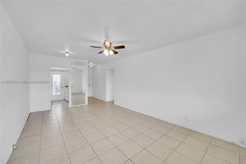1050 E Sample Rd APT 309, photo 2