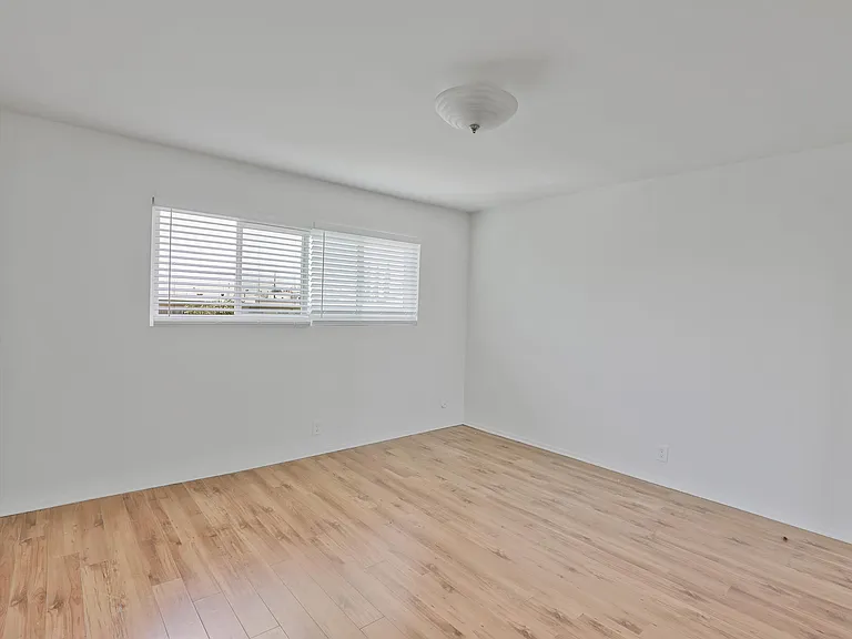 220 S 7th St — Photo 5