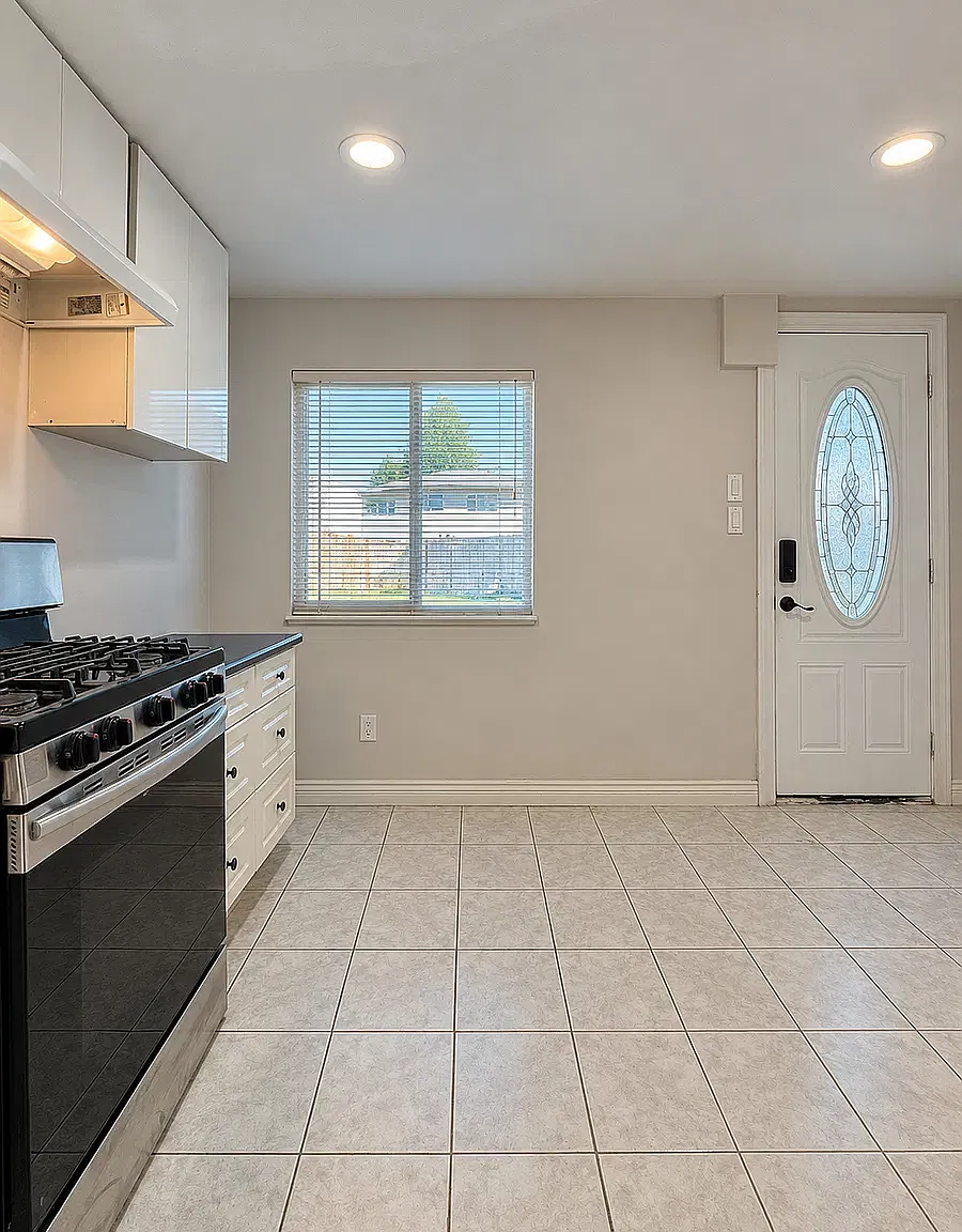 3 bed, 900 sqft, $2,499 — Photo 4