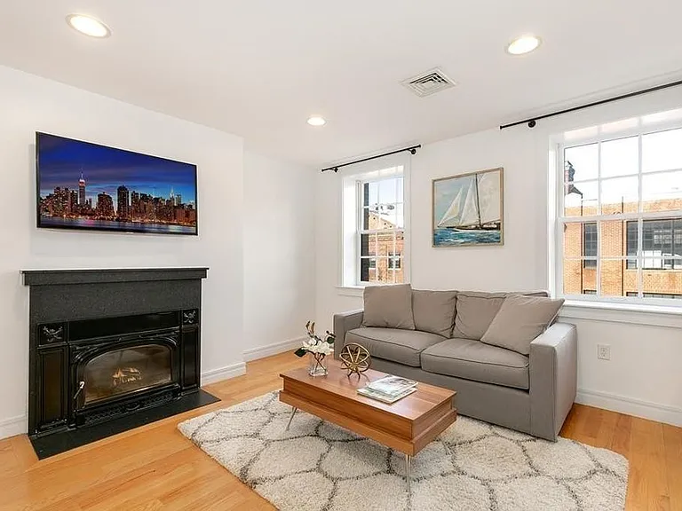 125 Charles St #R2 — Photo 3