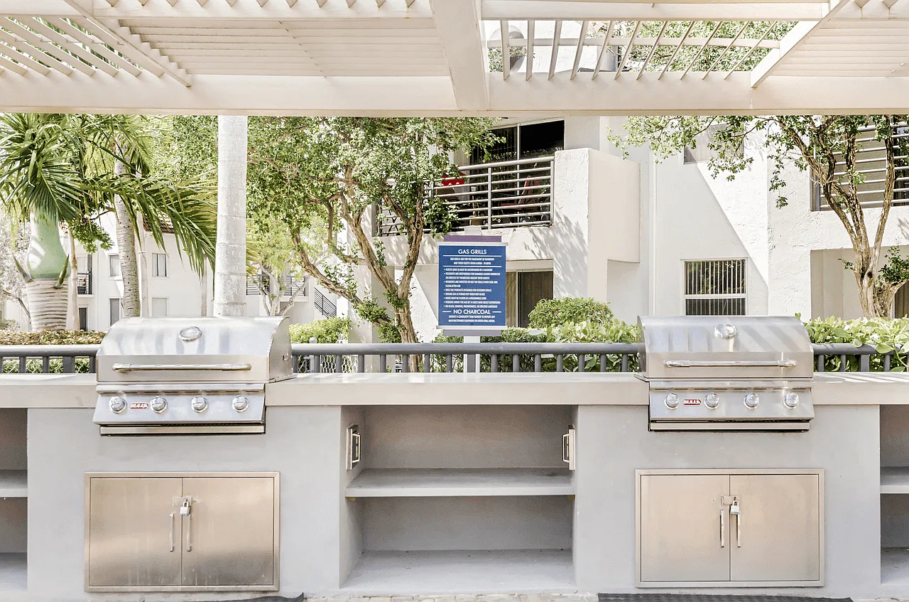 Sheridan Ocean Club Apartments — Photo 4