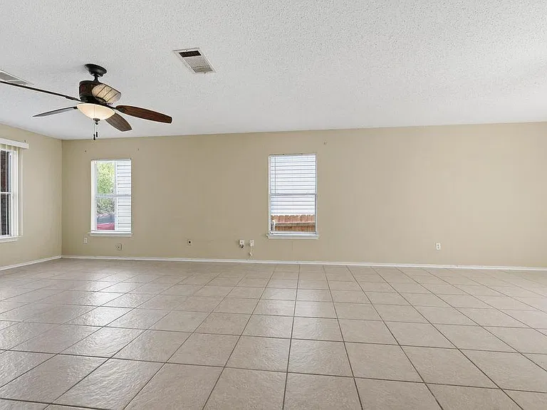 1109 Bradbury Ln — Photo 12