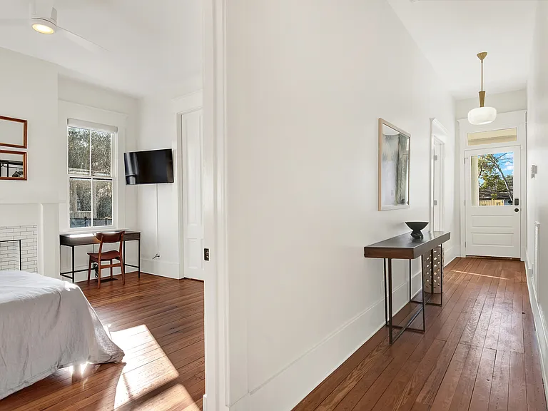 408 W 41st St #B — Photo 21