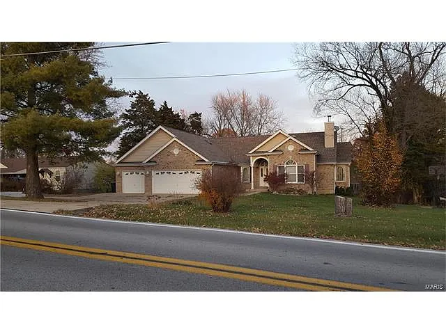 4749 Theiss Rd photo 1