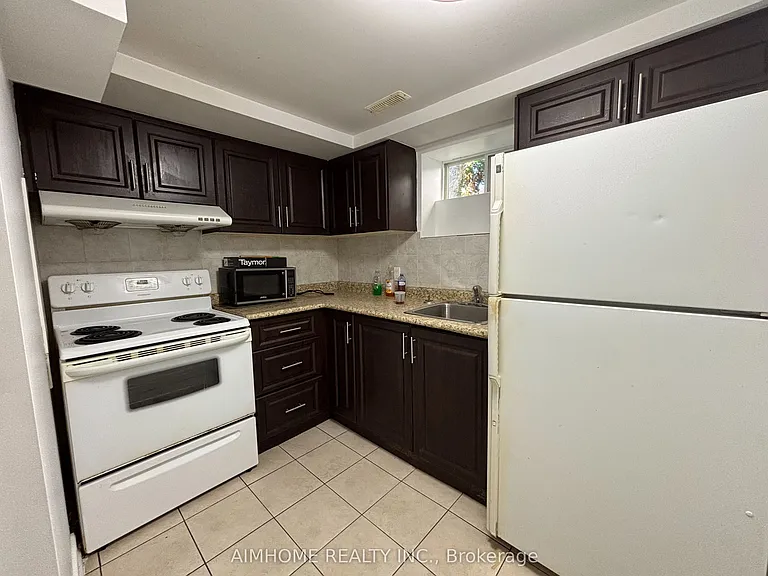 94 Broomfield Dr — Photo 12