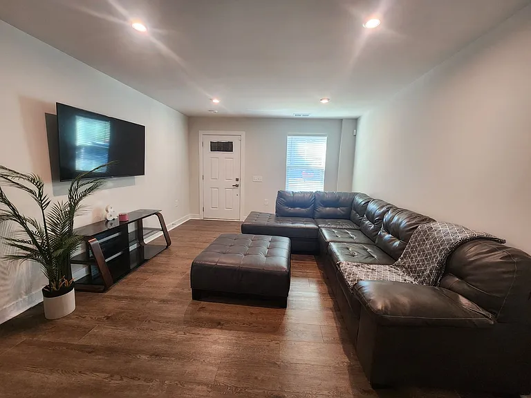154 Stella Ln — Photo 2