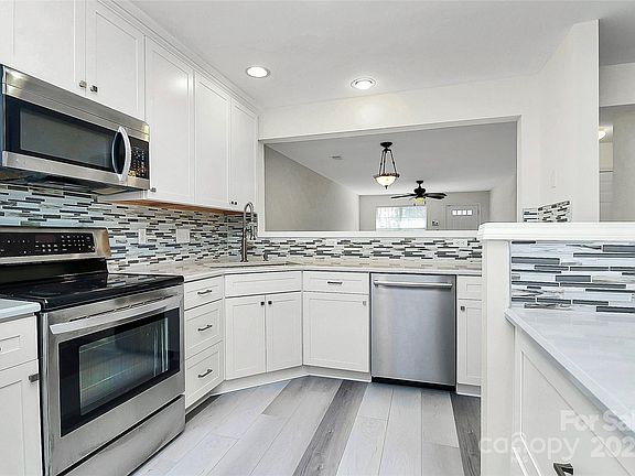 4th image of 441 Robin Reed Ct