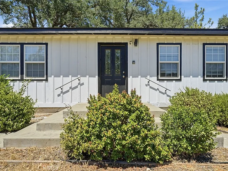 6613 Stoney Dr — Photo 2