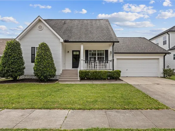211 Madewood Dr, Destrehan, LA 70047