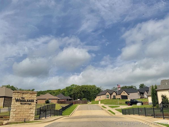 566 Woodlands Dr, Tahlequah, OK 74464