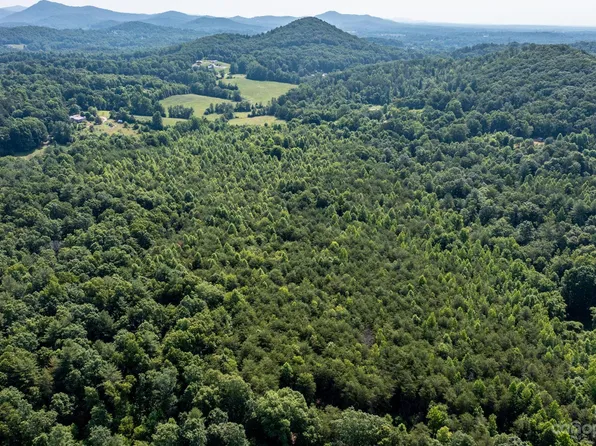 3183 Ebb Smith Rd, Lenoir, NC 28645