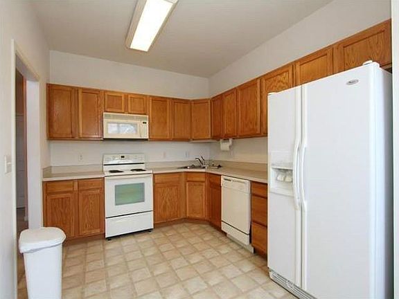 5th image of 2710 Cedarbrook Way