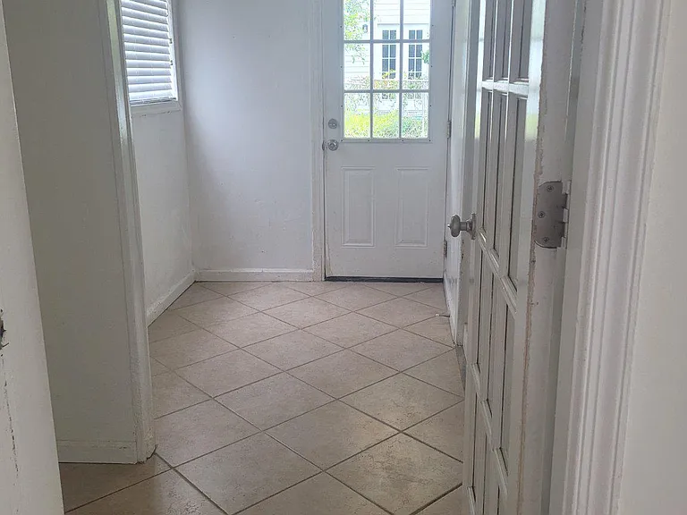 6818 Rolling Rd — Photo 5