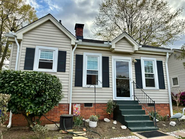 17 Hawthorne Ln, Greenville, SC 29605