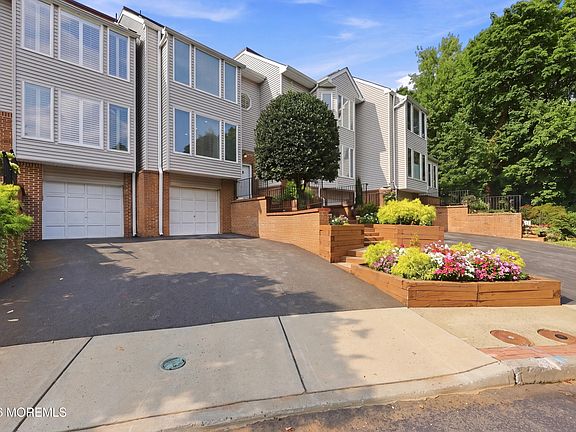 4th image of 128 Ambassador Drive #1042