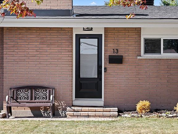 3rd image of 13 Edgebrook Rd