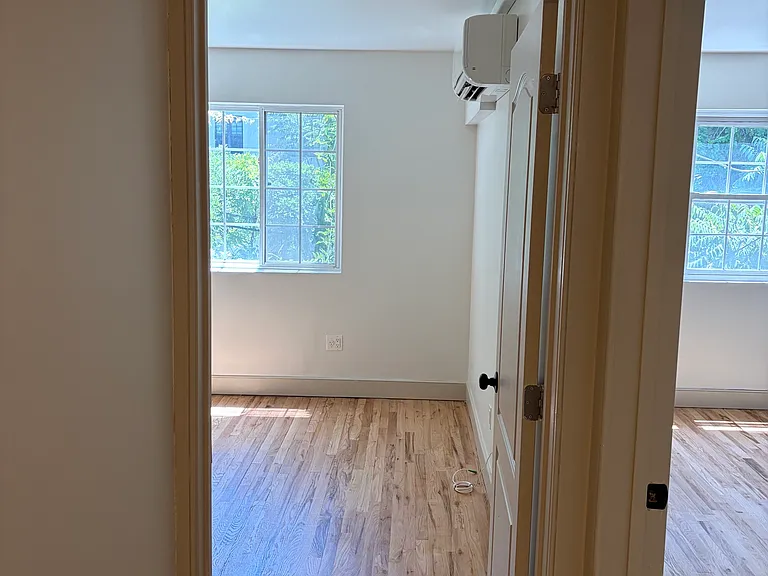 322 Hart St #2 — Photo 7