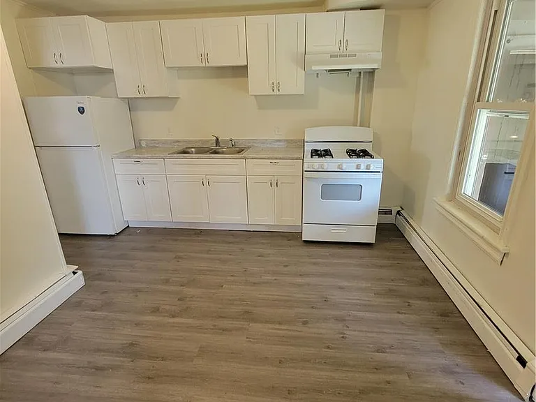 132 W Chew St — Photo 6