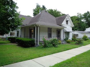 1462 E McDaniel St, Springfield, MO 65802
