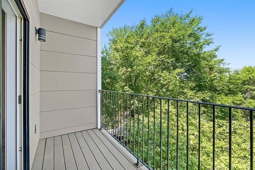 1 bed, 1.0 bath, 499 sqft, $3,225 — Photo 4