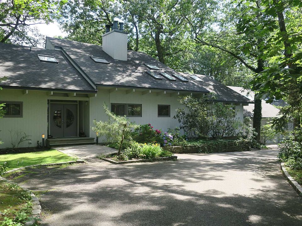 1st image of 5 Oakwood Dr W