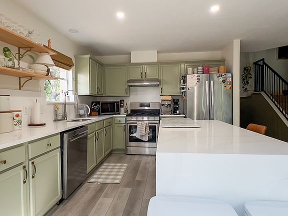 Counter space and cabinets in abundance!