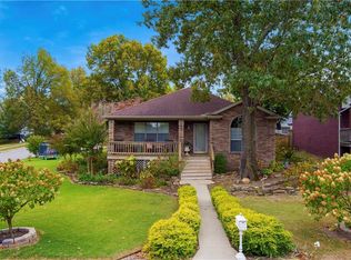 5625 W Reliance St, Fayetteville, AR 72704