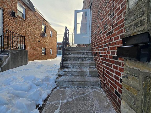 3rd image of 2118 Benson St