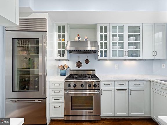 2nd image of 3127 O St NW