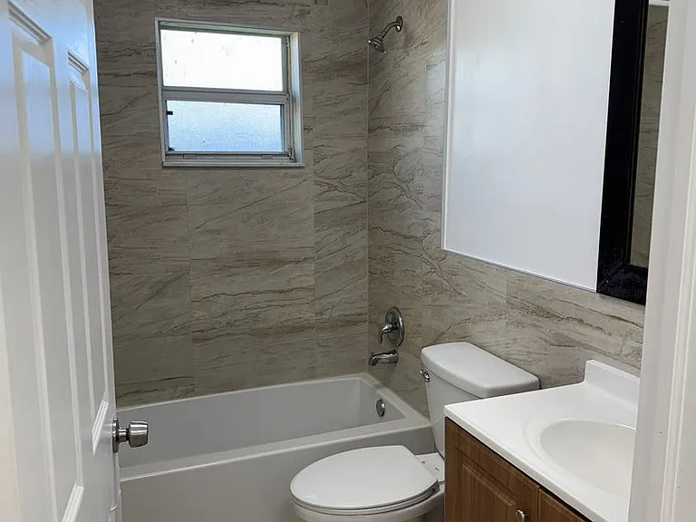12040 SW 214th Ter — Photo 13
